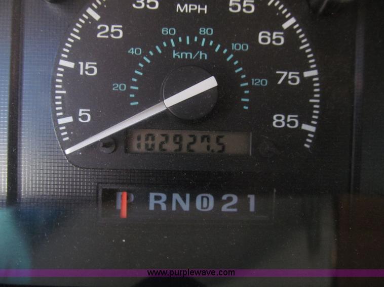 image for item G9578 1993 Ford Econoline E150 van