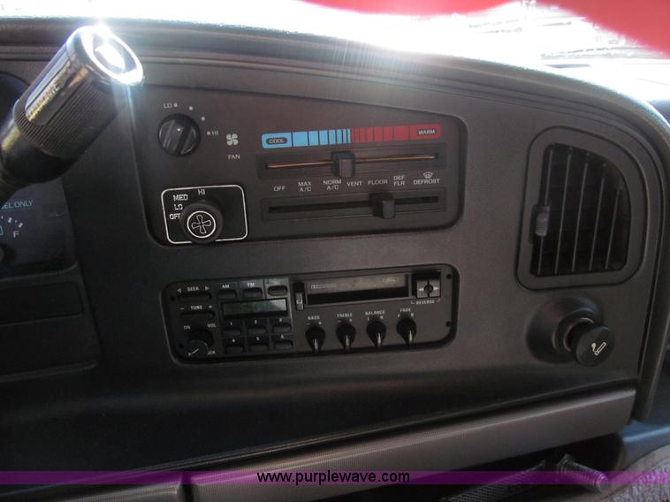 image for item G9578 1993 Ford Econoline E150 van