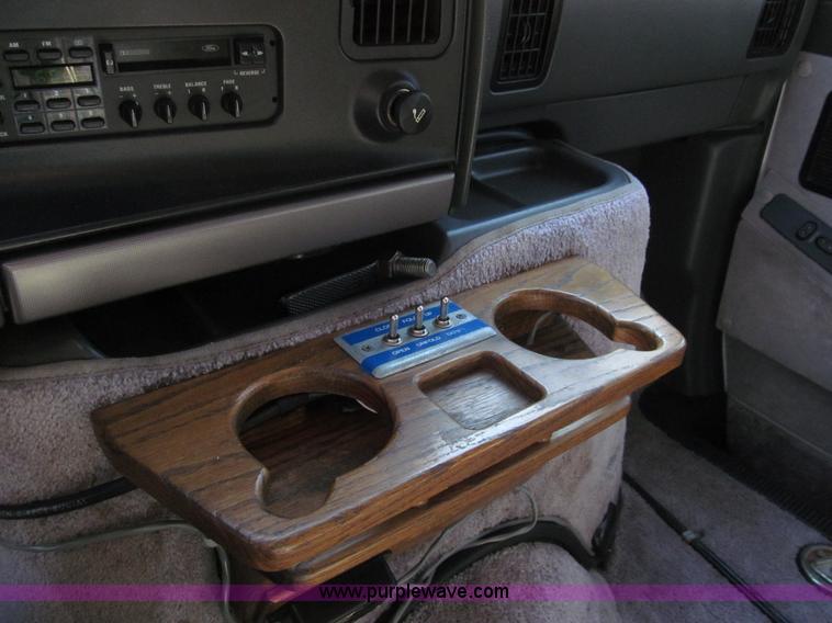 image for item G9578 1993 Ford Econoline E150 van
