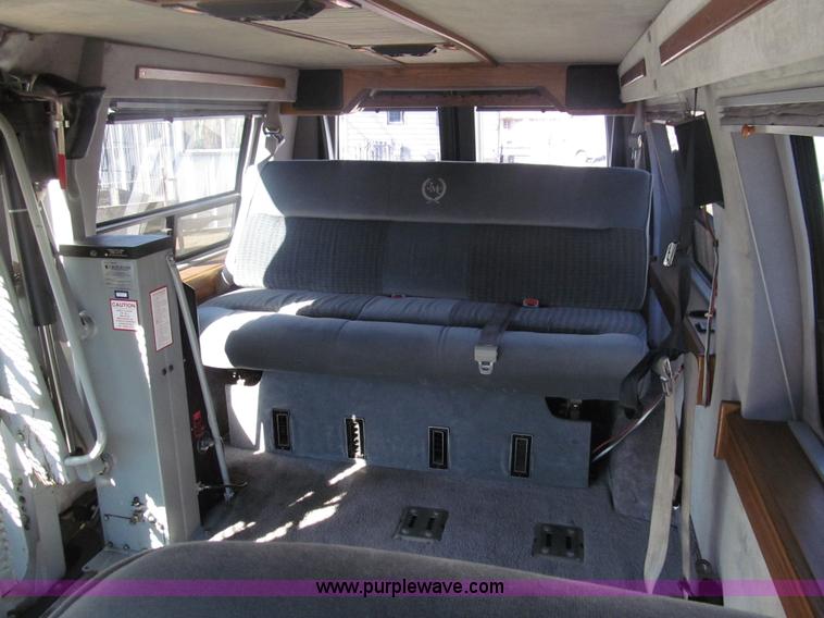 image for item G9578 1993 Ford Econoline E150 van