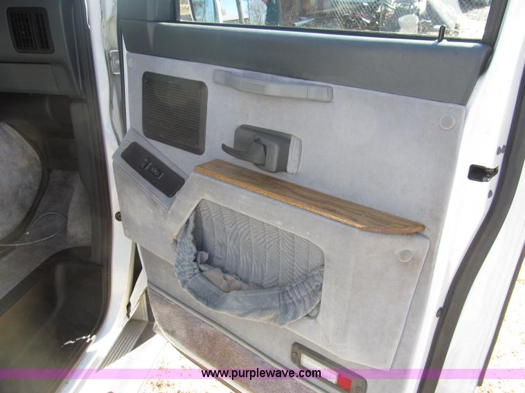 image for item G9578 1993 Ford Econoline E150 van