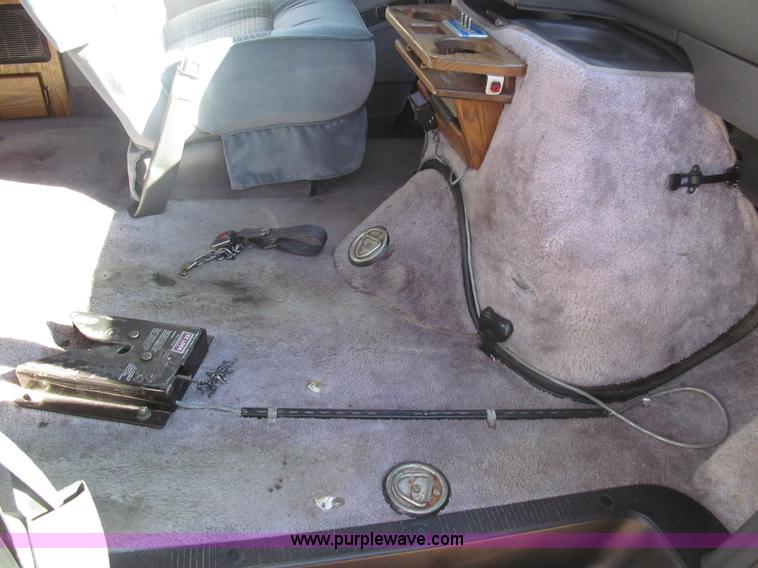 image for item G9578 1993 Ford Econoline E150 van