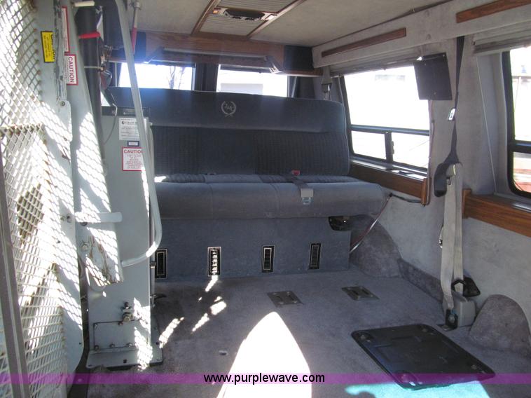 image for item G9578 1993 Ford Econoline E150 van