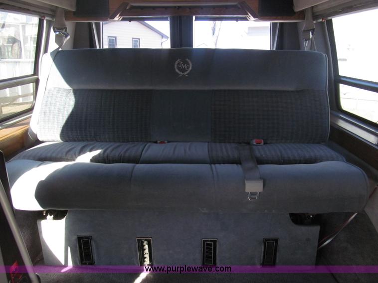 image for item G9578 1993 Ford Econoline E150 van