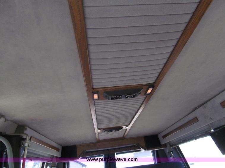 image for item G9578 1993 Ford Econoline E150 van