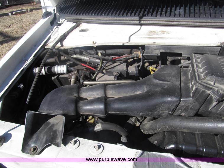image for item G9578 1993 Ford Econoline E150 van