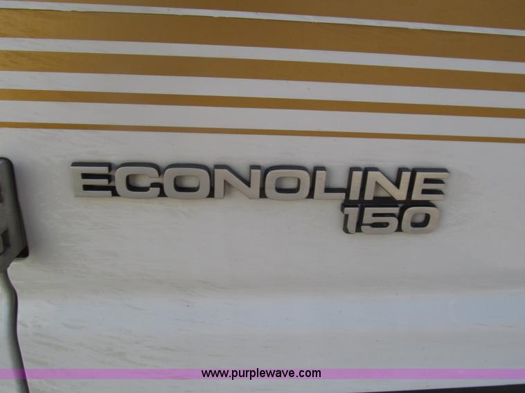 image for item G9578 1993 Ford Econoline E150 van