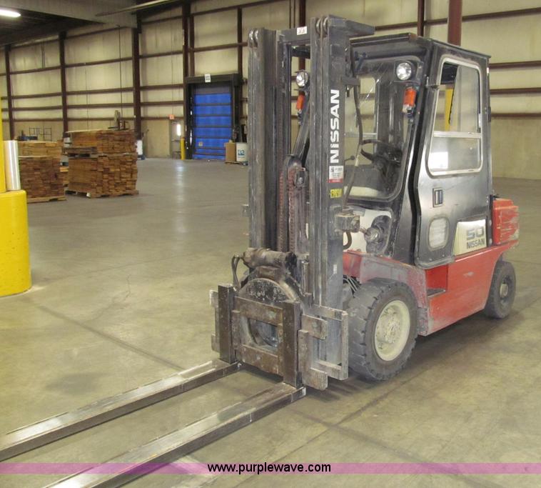 image for item G9605 Nissan 50 forklift