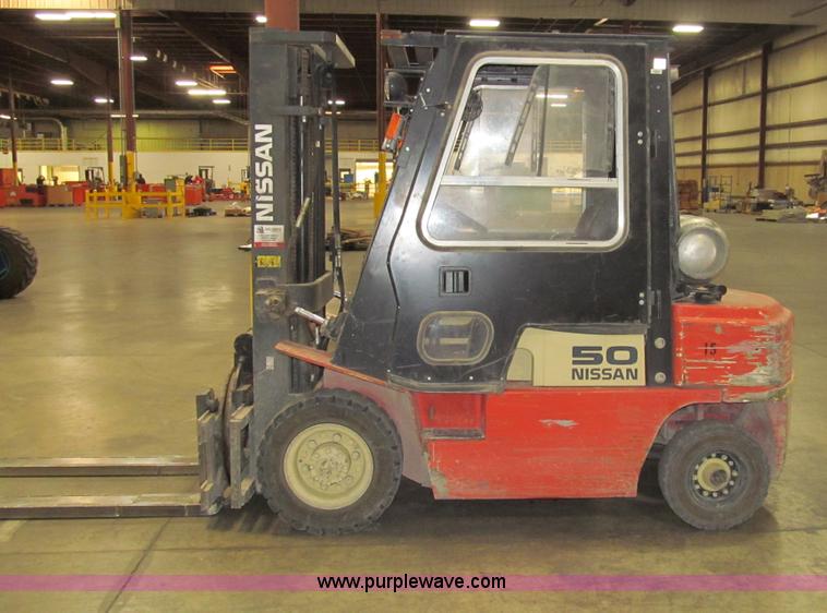 image for item G9605 Nissan 50 forklift