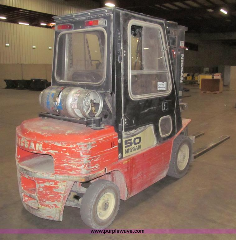 image for item G9605 Nissan 50 forklift