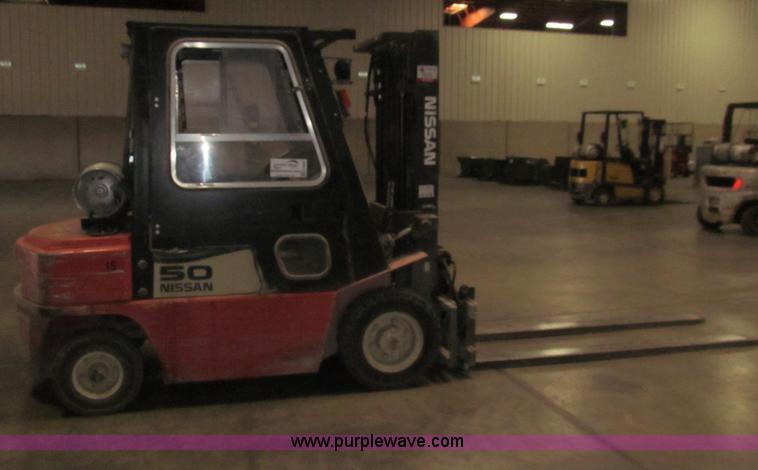 image for item G9605 Nissan 50 forklift