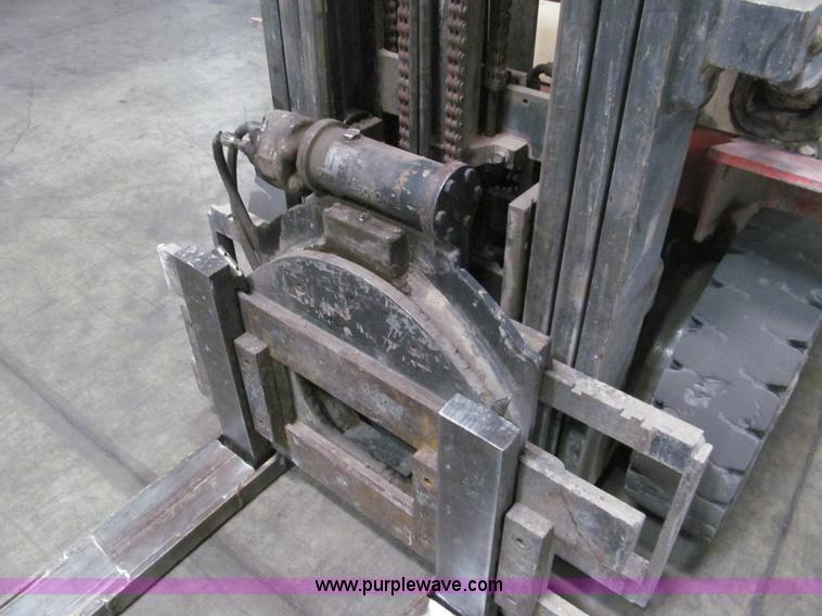 image for item G9605 Nissan 50 forklift