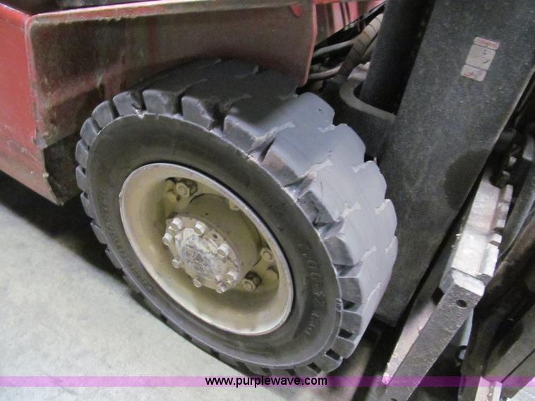 image for item G9605 Nissan 50 forklift