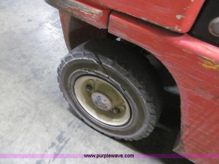 image for item G9605 Nissan 50 forklift