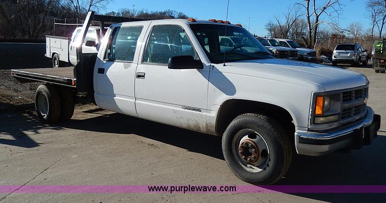image for item H1274 2000 Chevrolet 3500 Crew Cab flatbed truck
