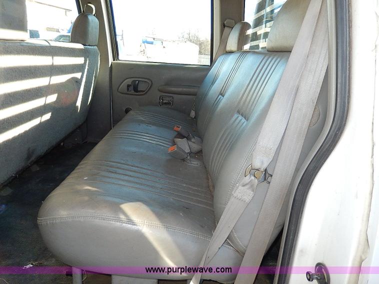 image for item H1274 2000 Chevrolet 3500 Crew Cab flatbed truck