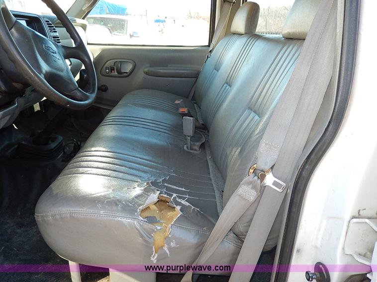 image for item H1274 2000 Chevrolet 3500 Crew Cab flatbed truck