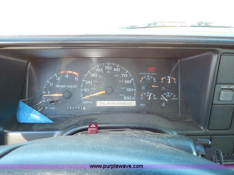 image for item H1274 2000 Chevrolet 3500 Crew Cab flatbed truck