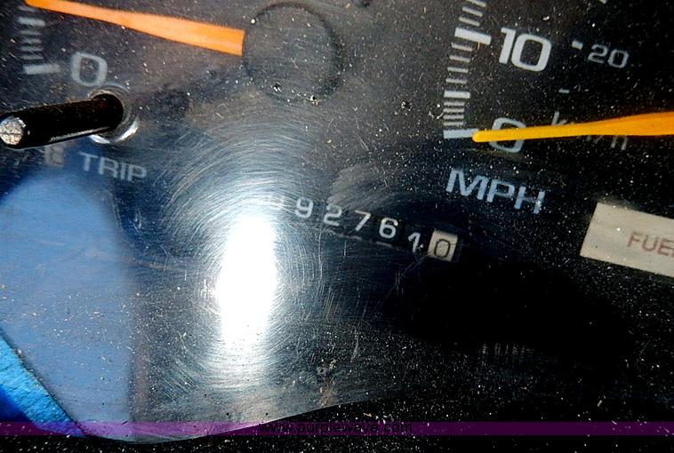 image for item H1274 2000 Chevrolet 3500 Crew Cab flatbed truck