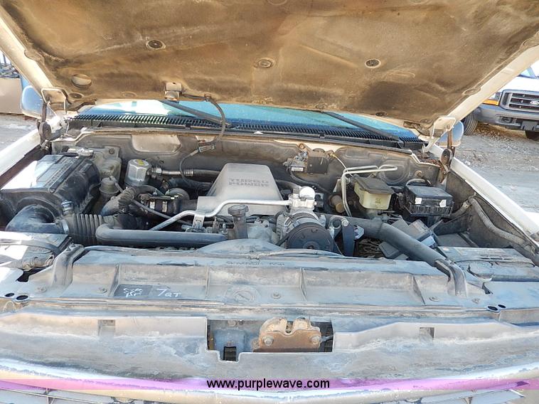 image for item H1274 2000 Chevrolet 3500 Crew Cab flatbed truck