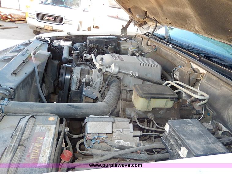 image for item H1274 2000 Chevrolet 3500 Crew Cab flatbed truck