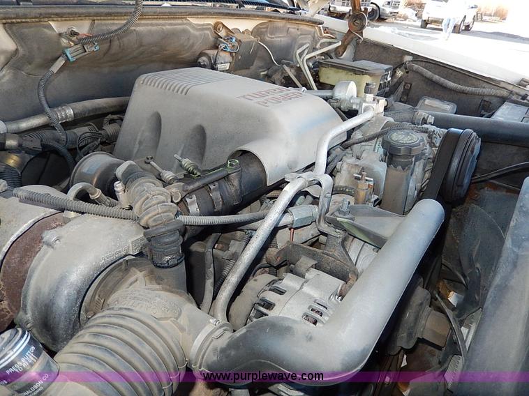 image for item H1274 2000 Chevrolet 3500 Crew Cab flatbed truck