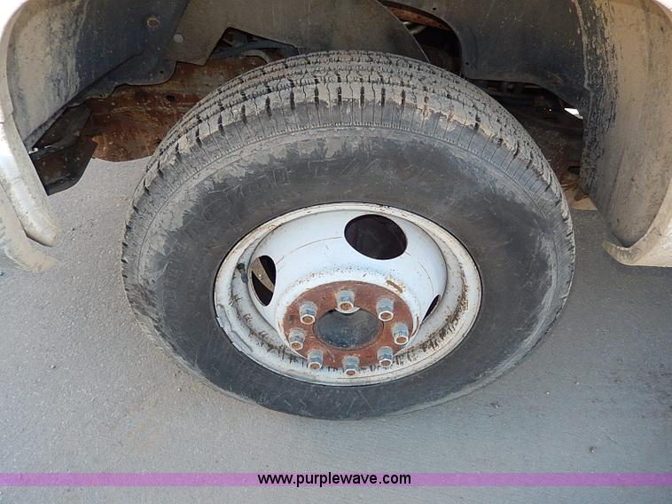 image for item H1274 2000 Chevrolet 3500 Crew Cab flatbed truck