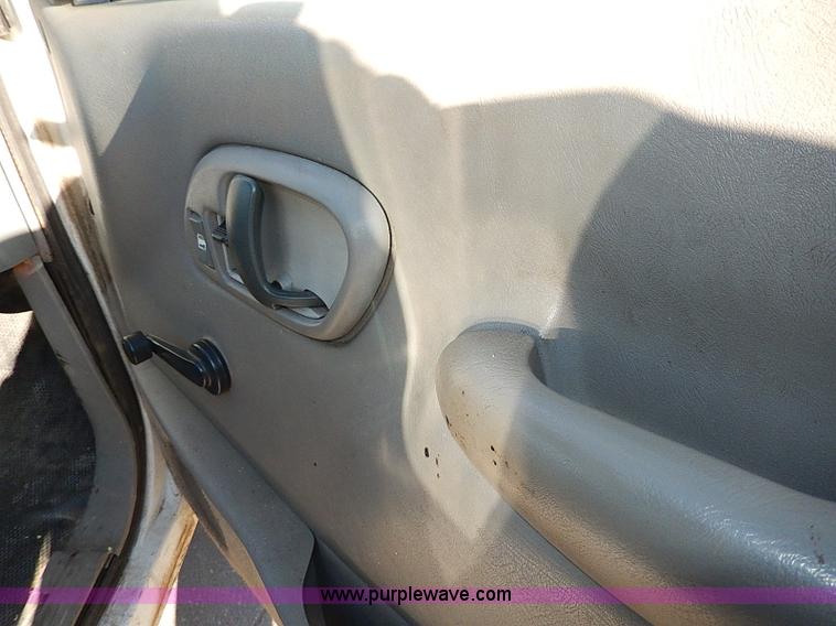 image for item H1274 2000 Chevrolet 3500 Crew Cab flatbed truck