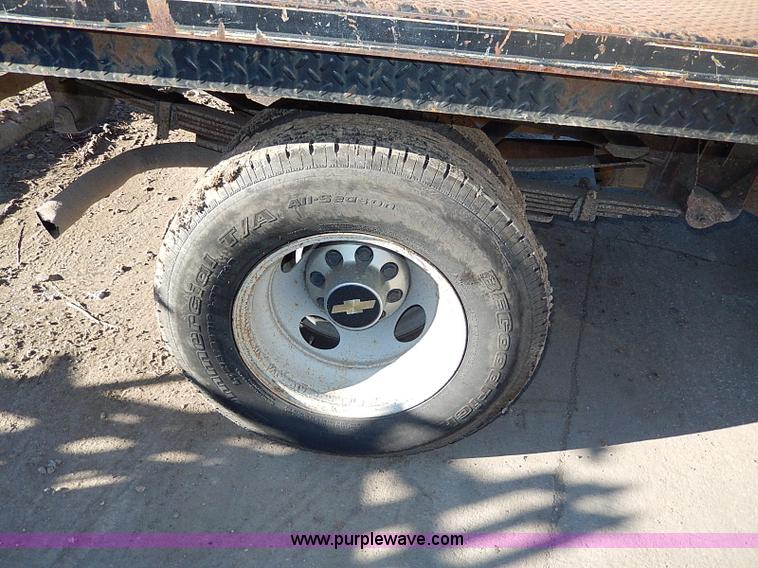 image for item H1274 2000 Chevrolet 3500 Crew Cab flatbed truck