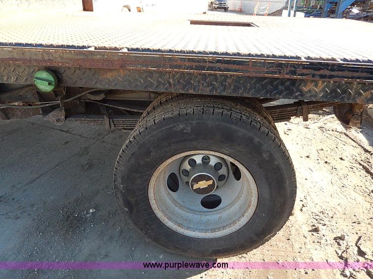 image for item H1274 2000 Chevrolet 3500 Crew Cab flatbed truck