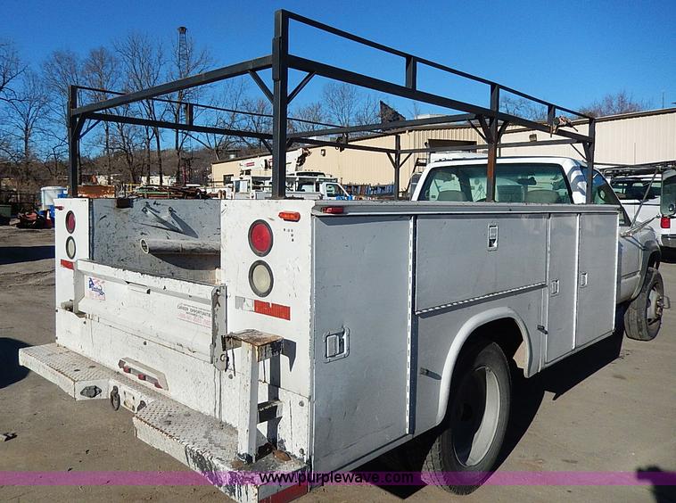 image for item H1277 2002 Chevrolet Silverado 3500 HD utility truck