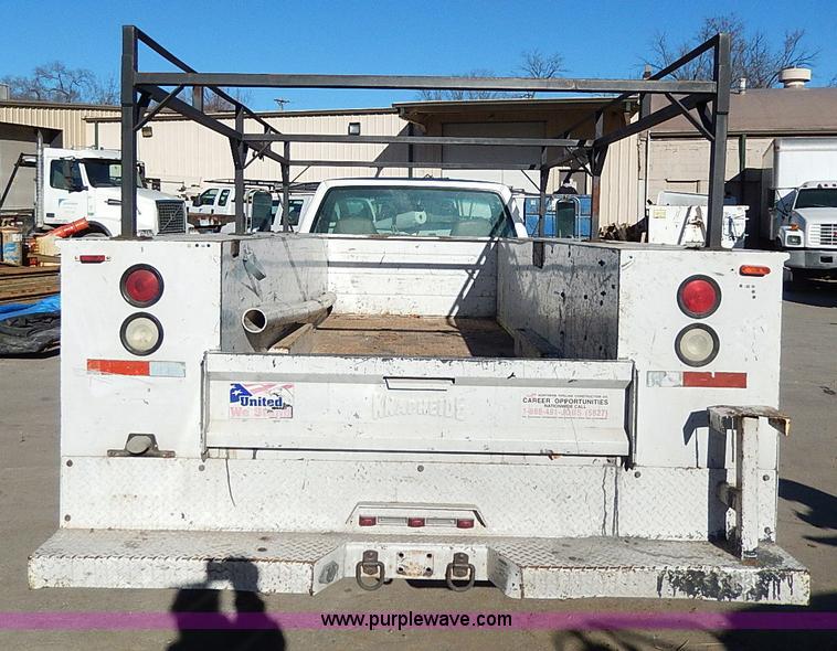 image for item H1277 2002 Chevrolet Silverado 3500 HD utility truck