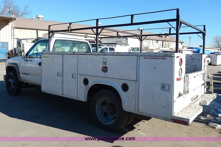 image for item H1277 2002 Chevrolet Silverado 3500 HD utility truck