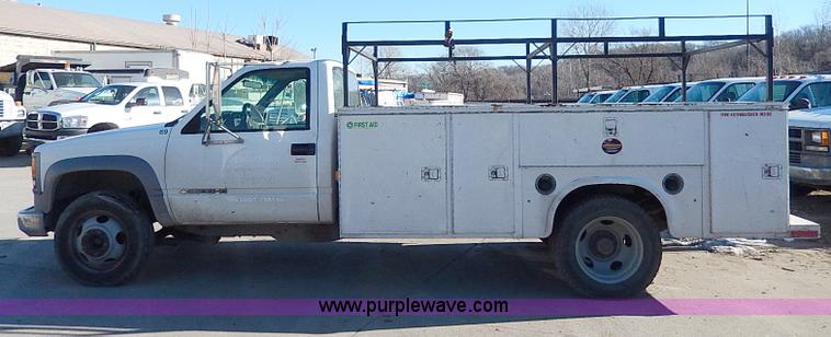 image for item H1277 2002 Chevrolet Silverado 3500 HD utility truck