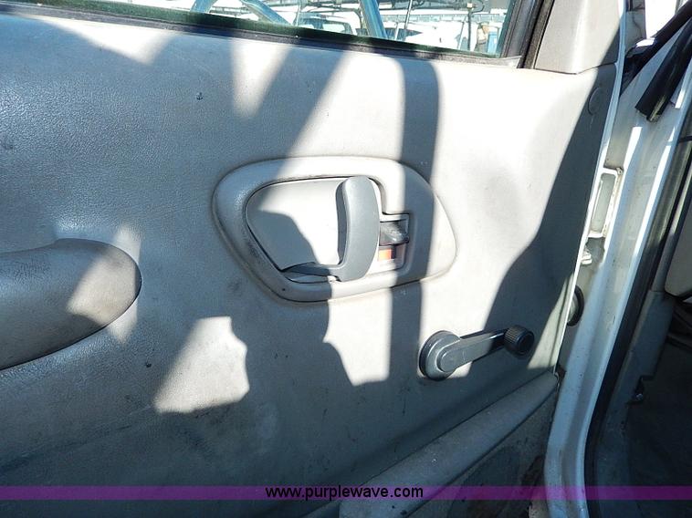 image for item H1277 2002 Chevrolet Silverado 3500 HD utility truck