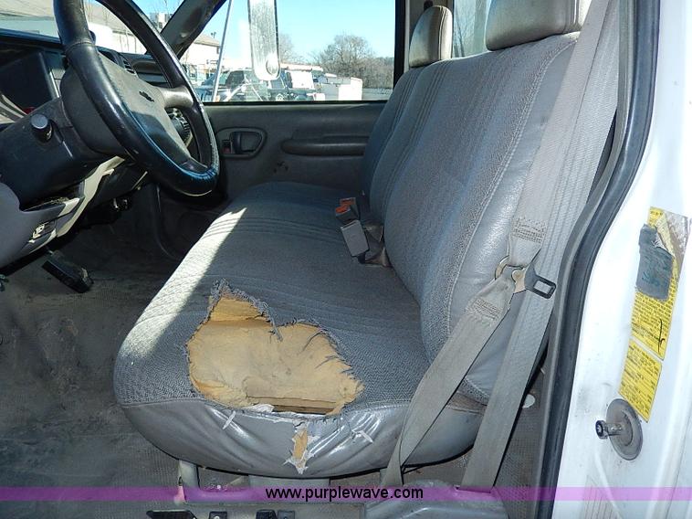 image for item H1277 2002 Chevrolet Silverado 3500 HD utility truck