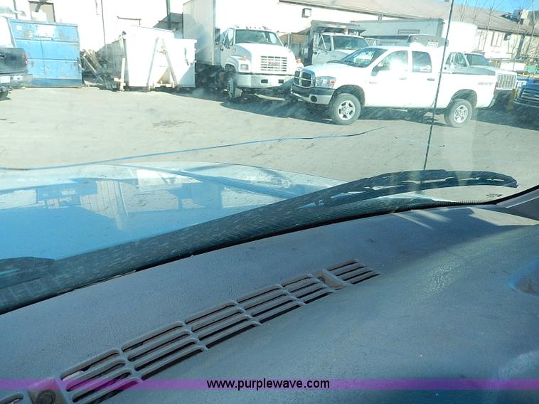 image for item H1277 2002 Chevrolet Silverado 3500 HD utility truck