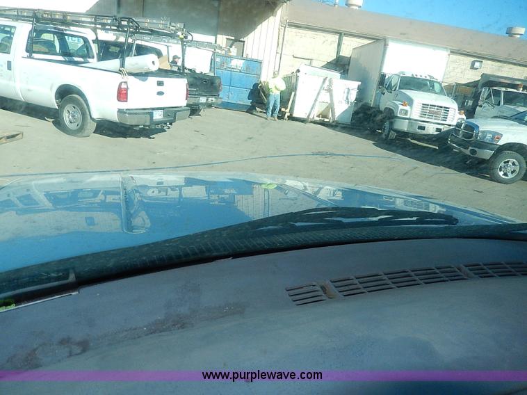 image for item H1277 2002 Chevrolet Silverado 3500 HD utility truck