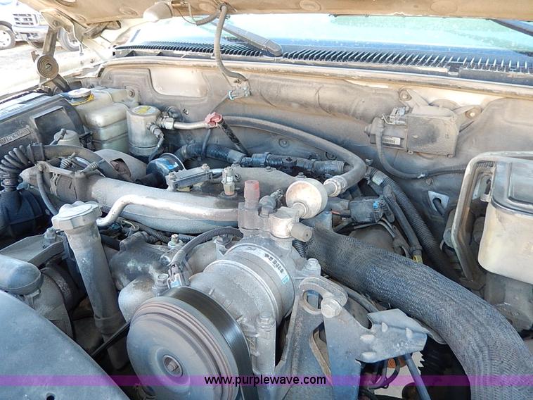 image for item H1277 2002 Chevrolet Silverado 3500 HD utility truck