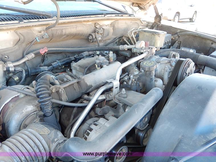 image for item H1277 2002 Chevrolet Silverado 3500 HD utility truck