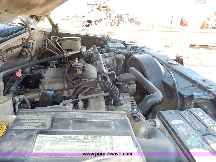 image for item H1277 2002 Chevrolet Silverado 3500 HD utility truck