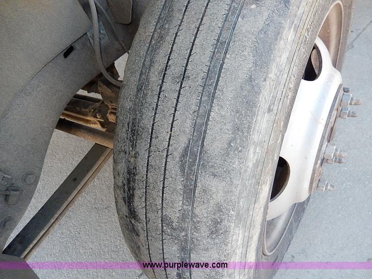 image for item H1277 2002 Chevrolet Silverado 3500 HD utility truck