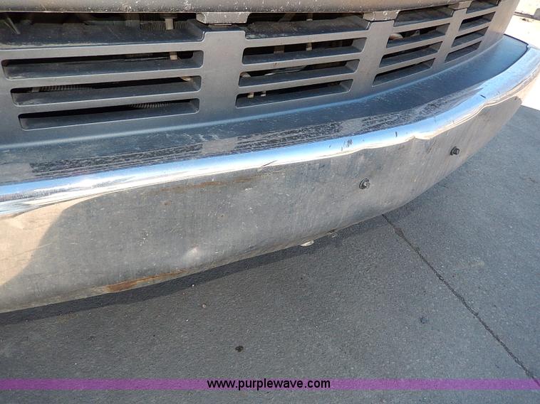 image for item H1277 2002 Chevrolet Silverado 3500 HD utility truck