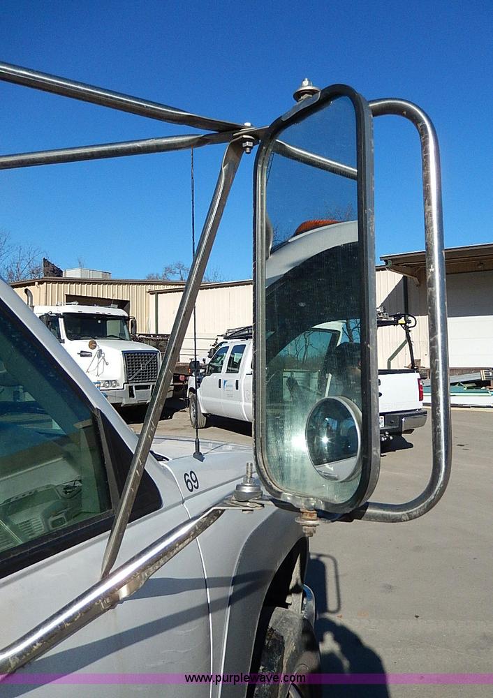 image for item H1277 2002 Chevrolet Silverado 3500 HD utility truck