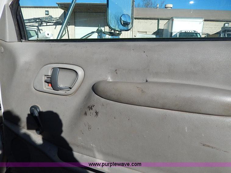 image for item H1277 2002 Chevrolet Silverado 3500 HD utility truck