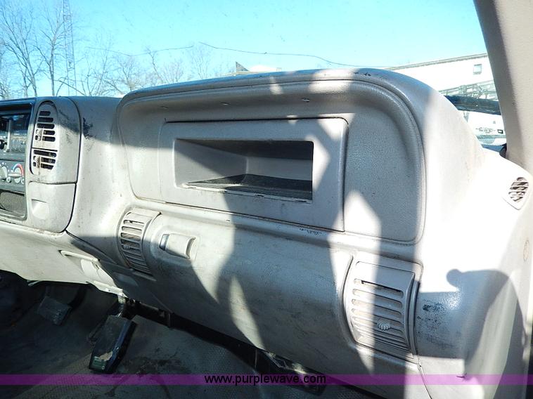 image for item H1277 2002 Chevrolet Silverado 3500 HD utility truck