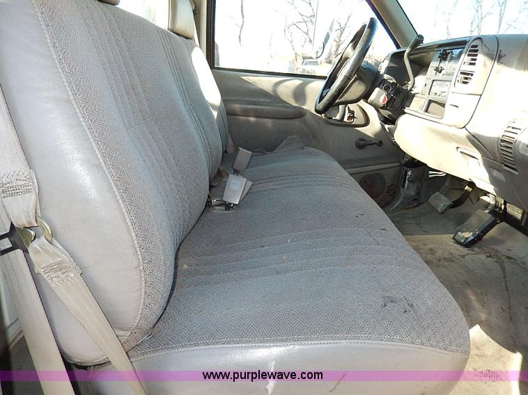 image for item H1277 2002 Chevrolet Silverado 3500 HD utility truck