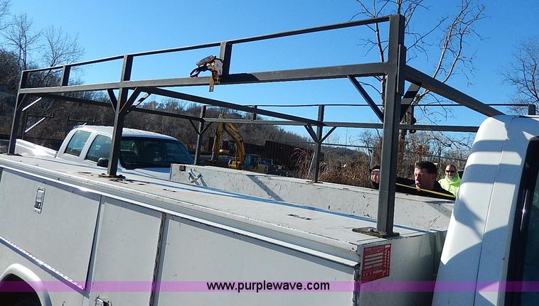 image for item H1277 2002 Chevrolet Silverado 3500 HD utility truck