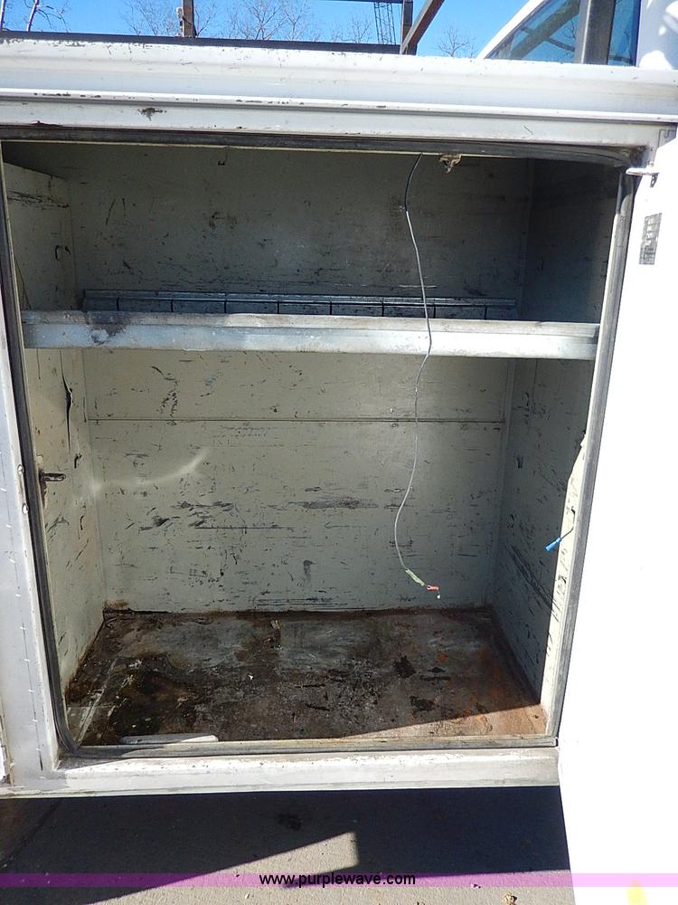 image for item H1277 2002 Chevrolet Silverado 3500 HD utility truck