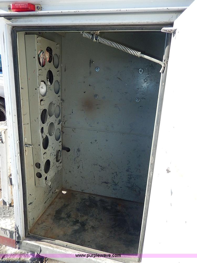 image for item H1277 2002 Chevrolet Silverado 3500 HD utility truck